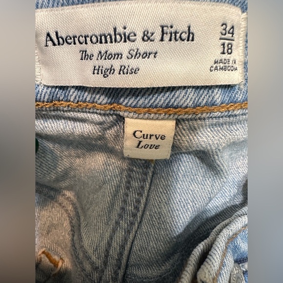 A&F Curve Love High Rise Mom Short - Picture 4 of 4
